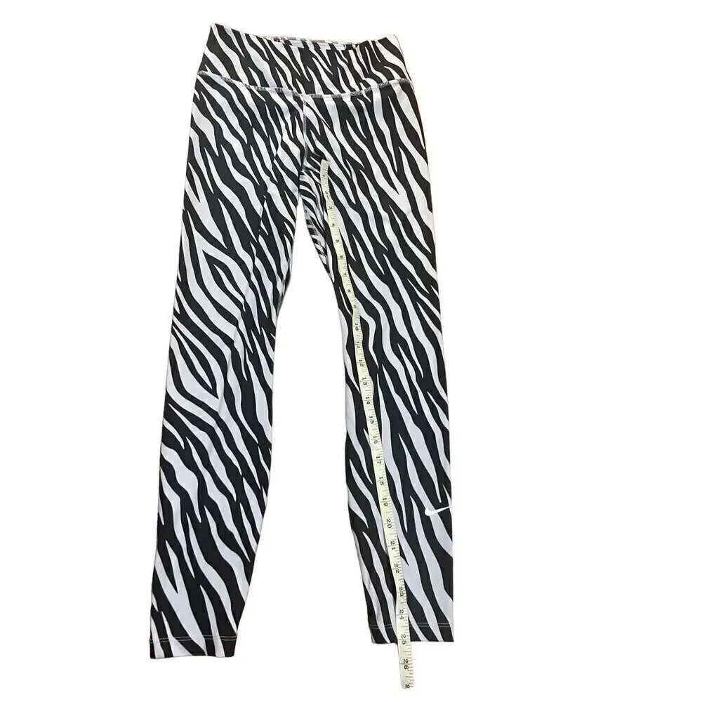 The Nike One Tight Fit Mid Rise zebra animal‎ print leggings 7/8 length S